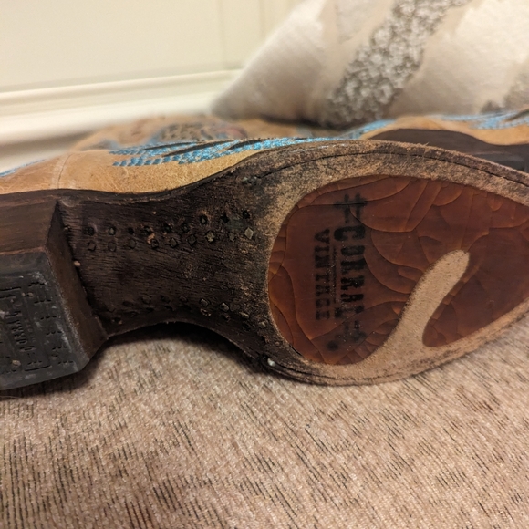 Corral Vintage Hearts and Wings Boots . - Picture 4 of 8